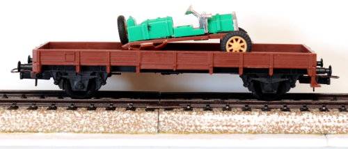 LIMA HO: Modern Open Wagon with scrap car Load in good un-boxed condition (Italy)