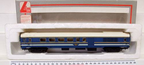 LIMA HO: Upmarket Blue Train Composite Coach with Chrome Windows in very good boxed condition(Italy)