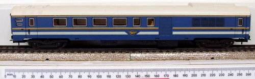 LIMA HO: Upmarket Blue Train Composite Coach with Chrome Windows in very good boxed condition(Italy)
