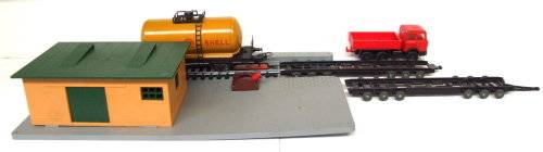 LIMA HO: RARE Rolling Stock Road Transporter with Shell Tanker in Good un-boxed condition(Italy)