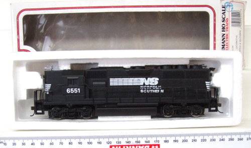 BACHMANN HO: Detailed N&S EMD GP 50 High Nose Locomotive in  VERY Good boxed condition (China)