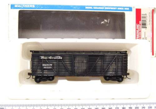 WALTHERS HO: DRGW American 40' Live Stock Car in Like New Weathered boxed condition (China)