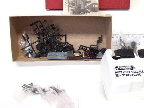 ROUNDHOUSE LOCOMOTIVE HO : Undecorated 2 Truck SHAY Kit in New Un-assembled boxed condition(USA)