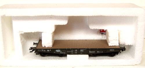 ROCO HO: Detailed German WWII Flatbed Car for Battle Tanks in Good un-boxed condition (Austria)