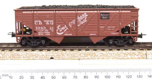 ATHEARN HO: CB&Q American 2Bay Hopper with Coal Load in Good used & unboxed condition