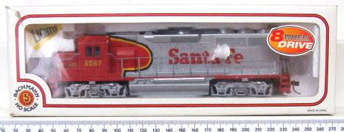 BACHMANN HO: Detailed SF GP-40 EMD Locomotive in NEW boxed condition (China)