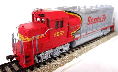 BACHMANN HO: Detailed SF GP-40 EMD Locomotive in NEW boxed condition (China)