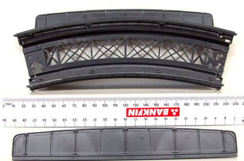 SCENERY HO: Mixed Bridges, Marklin Curved + Pony Plate Girder Sides in fair used, Un-boxed condition