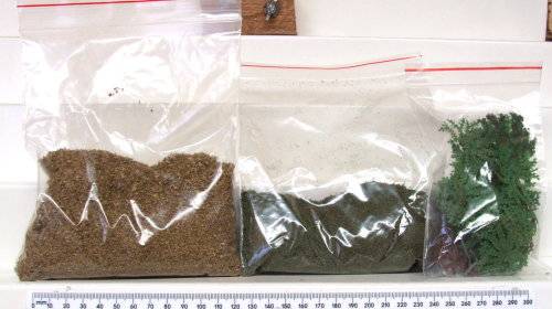 SCENERY HO: 2x Bags of Scatter Material + 1 Bag of Plastic Greenery in Good condition.(SA)