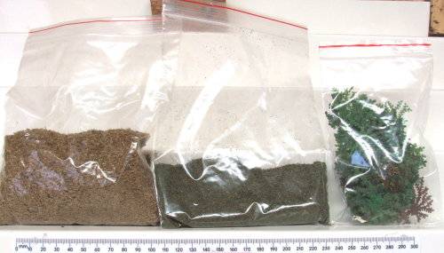 SCENERY HO: 2x Bags of Scatter Material + 1 Bag of Plastic Greenery in Good condition.(SA)