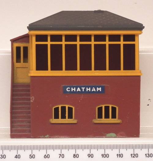 HORNBY SCENERY HO: English `CHATHAM` Switch Building in Fair Used, Un-boxed condition