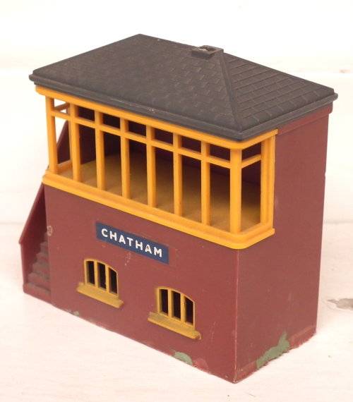 HORNBY SCENERY HO: English `CHATHAM` Switch Building in Fair Used, Un-boxed condition