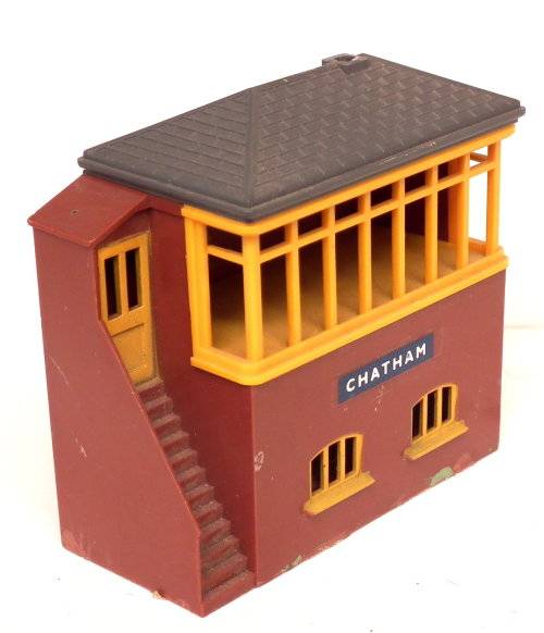 HORNBY SCENERY HO: English `CHATHAM` Switch Building in Fair Used, Un-boxed condition