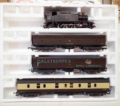 LIMA  OO: English Train Set (10 9706 G) in LIKE NEW boxed condition (Italy)
