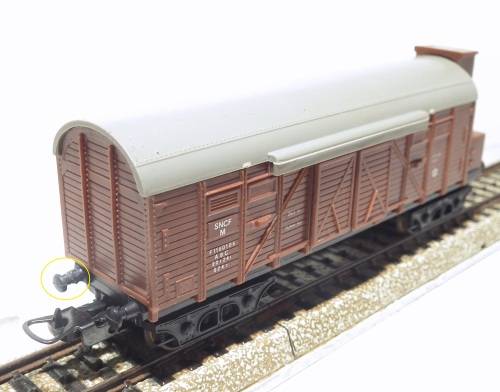 LIMA HO: SNCF Freight Wagon with Sliding Doors + Taillights in Good unboxed condition (Italy)