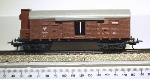 LIMA HO: SNCF Freight Wagon with Sliding Doors + Taillights in Good unboxed condition (Italy)