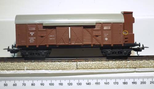 LIMA HO: SNCF Freight Wagon with Sliding Doors + Taillights in Good unboxed condition (Italy)