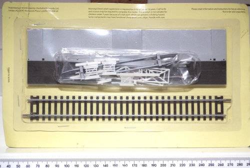 SCENERY OO: English Road Crossing Kit in New Un-Assembled Boxed condition(China)