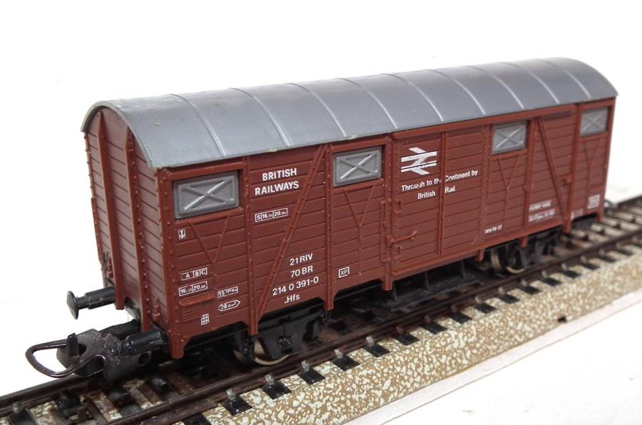 LIMA HO: European Closed Freight Wagon in Fair Un-boxed condition (Italy)