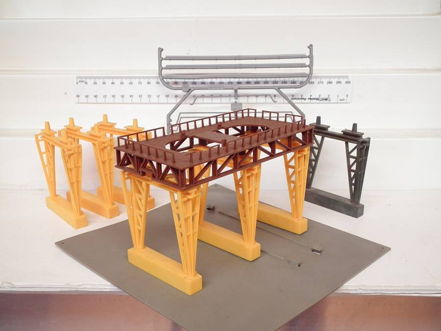 SCENERY HO:  Incomplete Coal Loading  Platform with Spare Pylons for Parts Only.