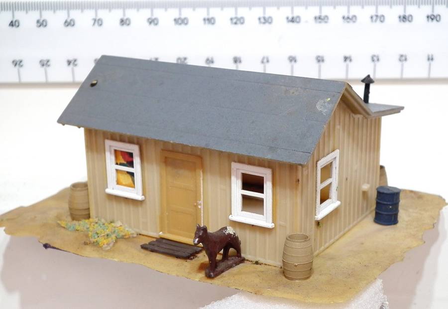 SCENERY HO: Small Detailed Plastic Country Cottage in Fair Used Condition.