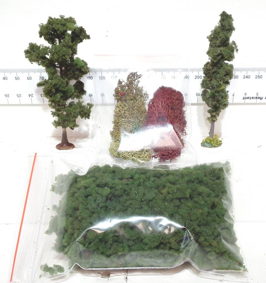SCENERY HO: 2pc Trees + 1x Bag Foam Foliage + Texture Material  in Good Bagged Condition