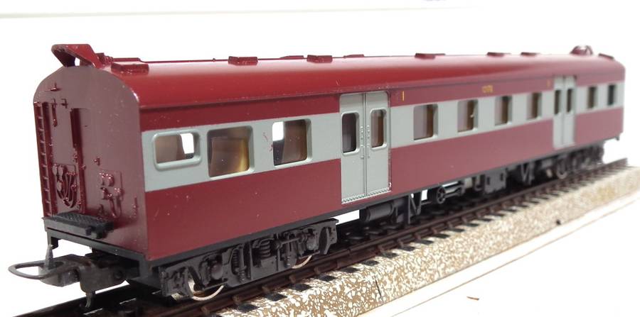 LIMA HO: NEW SAR Suburban 1st Class Passenger Coach in Boxed condition(Italy)