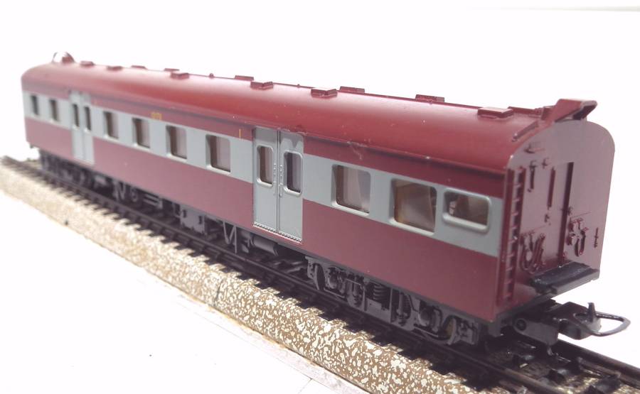 LIMA HO: SAR Suburban 1st Class Passenger Coach in Good un-Boxed condition(Italy)