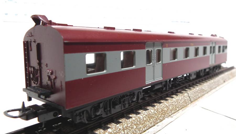 LIMA HO: SAR Suburban 3rd Class Passenger Coach in Good un-Boxed condition(Italy)