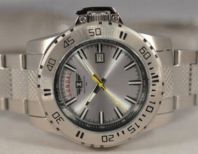 BRAND NEW INVICTA DAY DATE TACHYMETER QUARTZ 165 ft W/RESISTANT