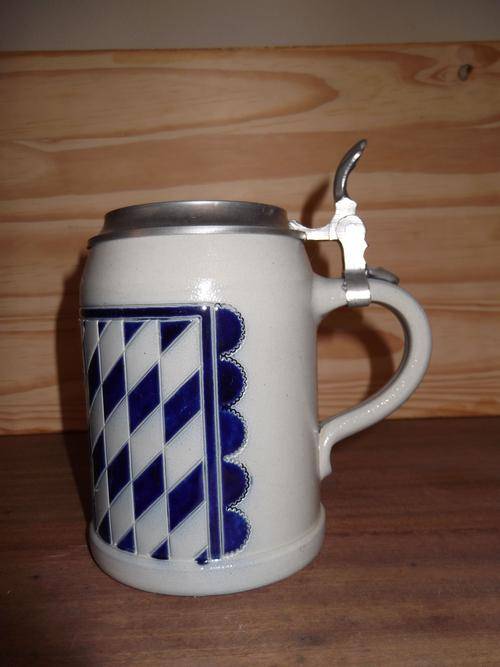 BAVARIAN BEER STEIN MUG WITH ENGRAVED PEWTER LID