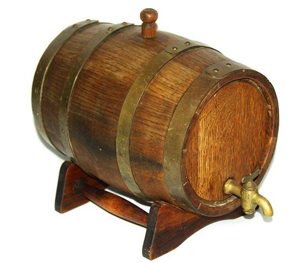 Vintage solid oak and brass barrel  ** with tap and bung **