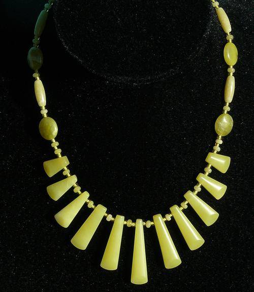 Crazy Wednesday Auction R1 Start- Olivine Jade Fan bead Necklace