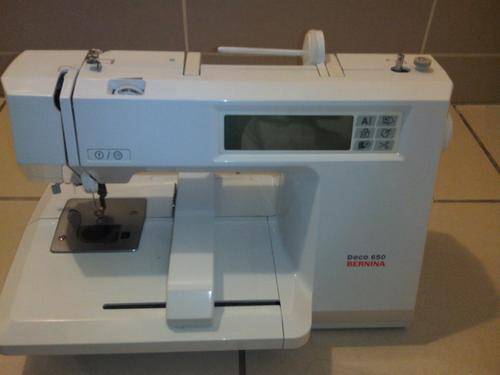 *** URGENT SALE *** BERNINA DECO 650 EMBROIDERY MACHINE WITH MANY EXTRAS ***FREE COURIER SHIPPING***