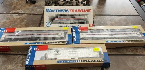 HO Scale Walthers Amtrak Train Set