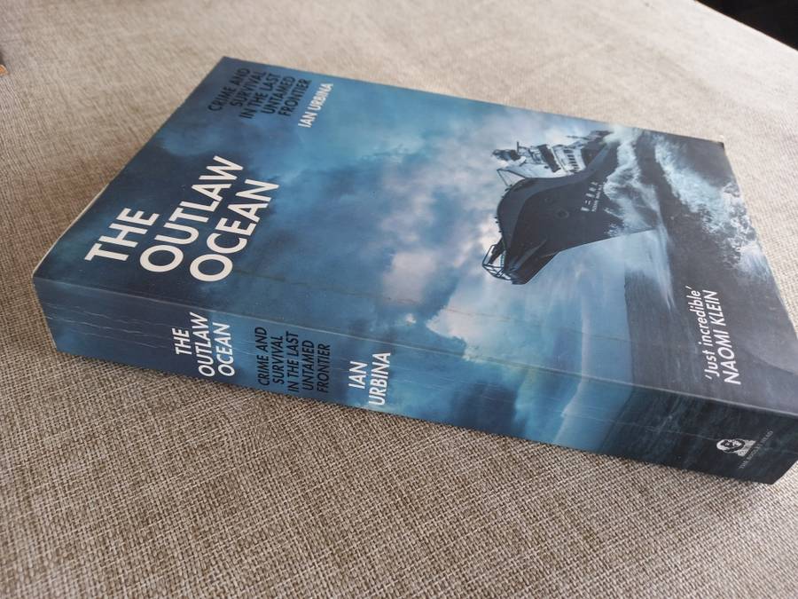 The Outlaw Ocean: Crime and Survival in the Last Untamed Frontier - ian Urbina