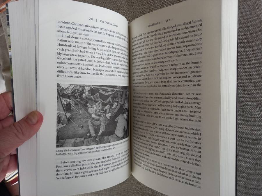 The Outlaw Ocean: Crime and Survival in the Last Untamed Frontier - ian Urbina