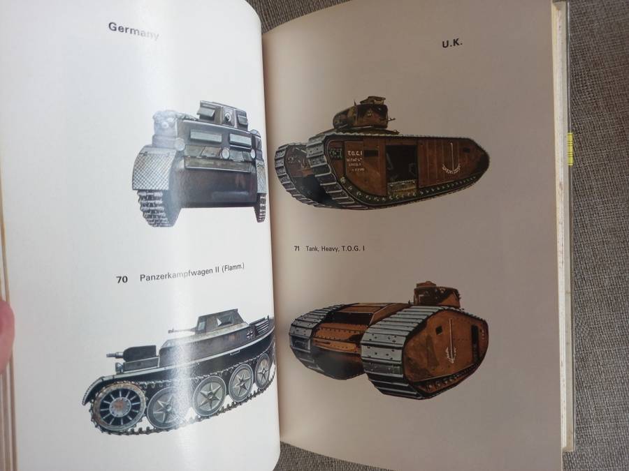 Tanks And Other Armoured Fighting Vehicles of World War II - B T White