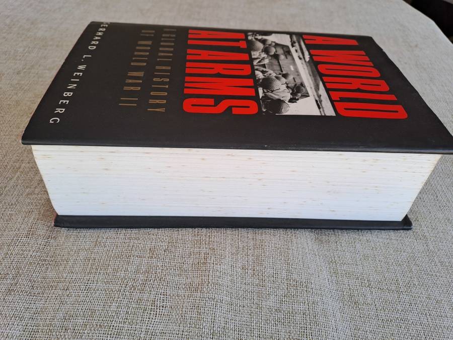 A World At Arms - A Global History of World War II - Gerhard L. Weinberg