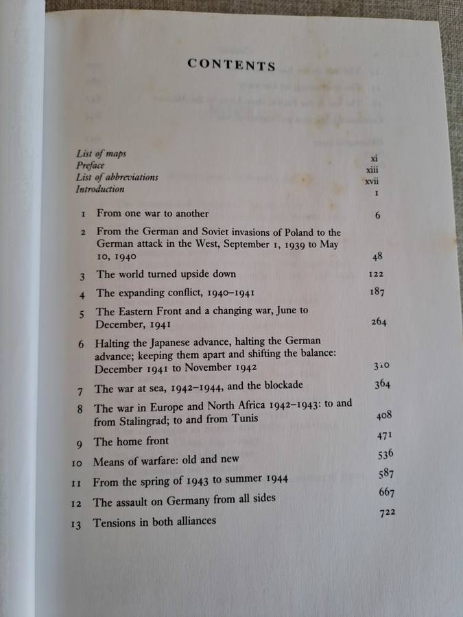 A World At Arms - A Global History of World War II - Gerhard L. Weinberg
