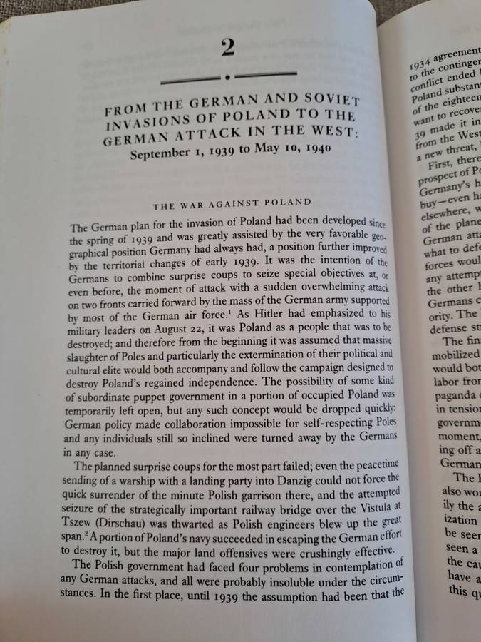 A World At Arms - A Global History of World War II - Gerhard L. Weinberg
