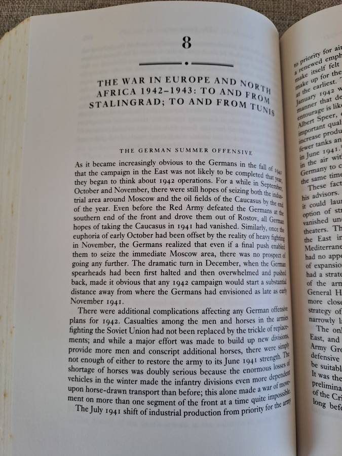 A World At Arms - A Global History of World War II - Gerhard L. Weinberg