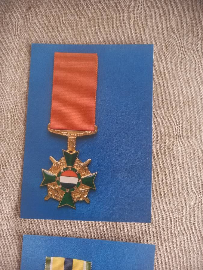 Medal postcards x 4 ( Honoris Crux / Pro Patria / De Wet and John Chard )