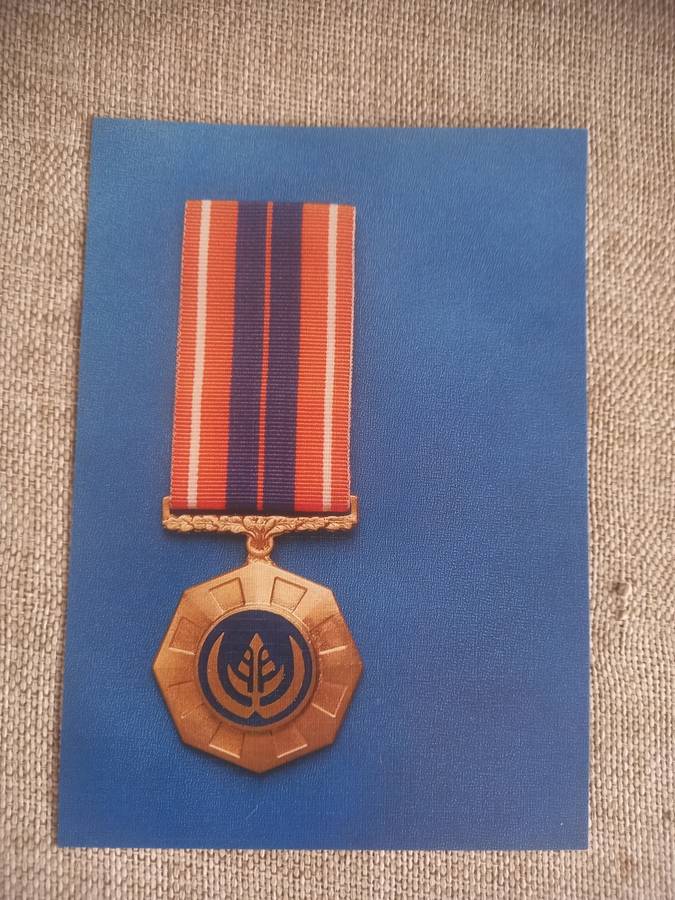 Medal postcards x 4 ( Honoris Crux / Pro Patria / De Wet and John Chard )