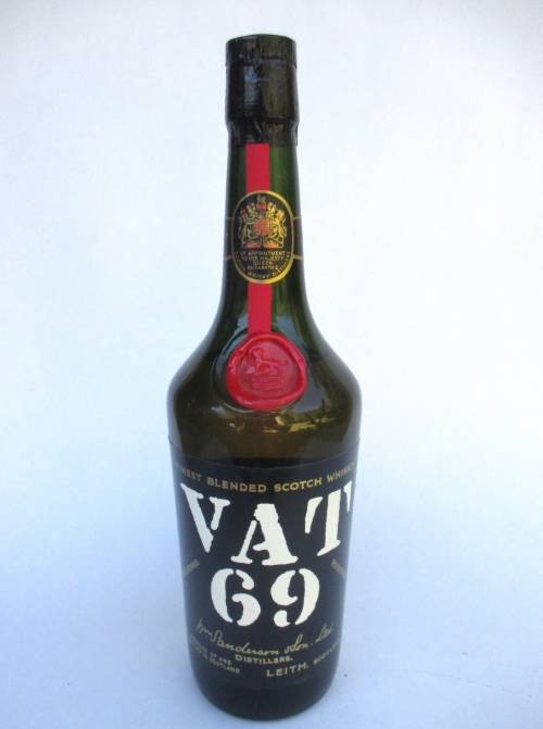 VINTAGE VAT69 WHISKEY BOTTLE STILL SEALED (BAR)