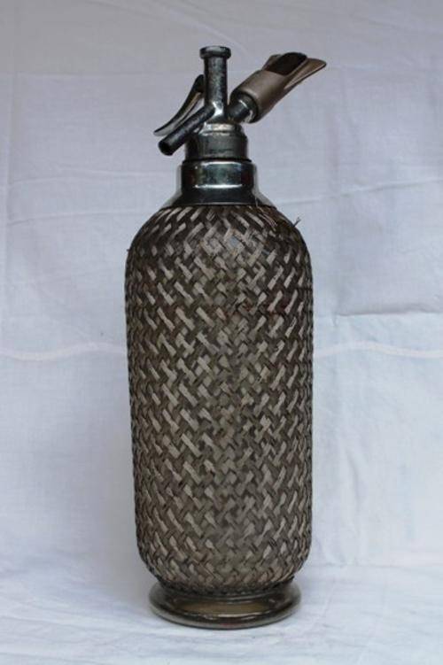 VINTAGE WIRE / MESH SODA WATER SYPHON
