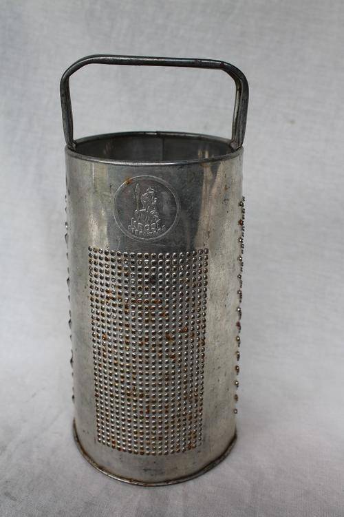 VINTAGE KROST GRATER