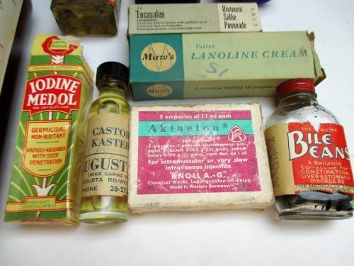 VINTAGE MEDICAL BOTTLE LOT (NTBT)