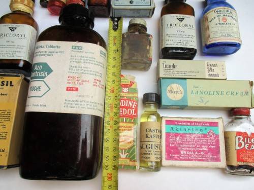 VINTAGE MEDICAL BOTTLE LOT (NTBT)