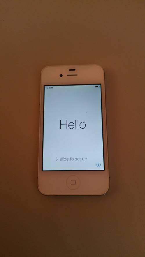 iPhone 4S 16GB White **Spotless Condition** FREE POSTNET COURIER